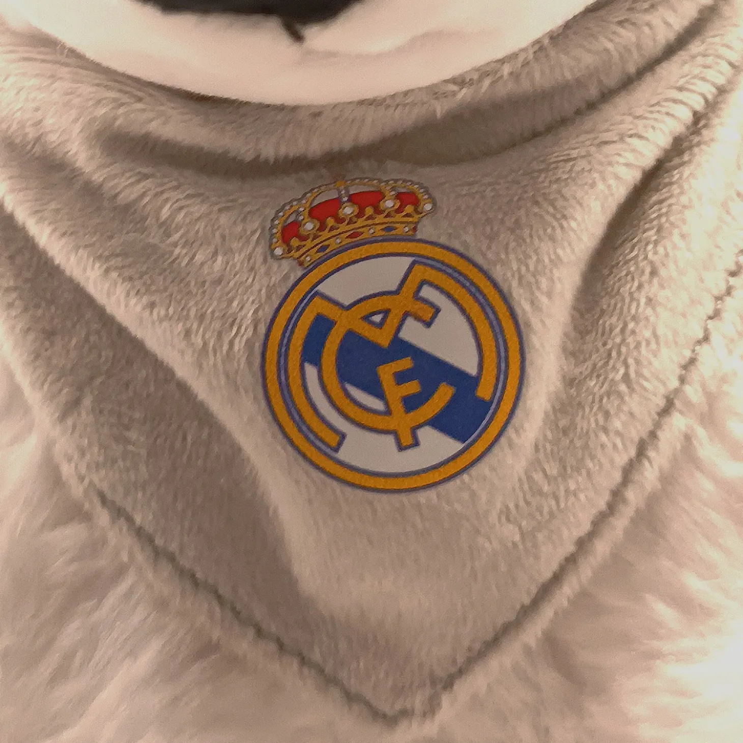 Real Madrid Eisbär Kuscheltier 30cm | CyP Brands Evolution S.L. Fashion